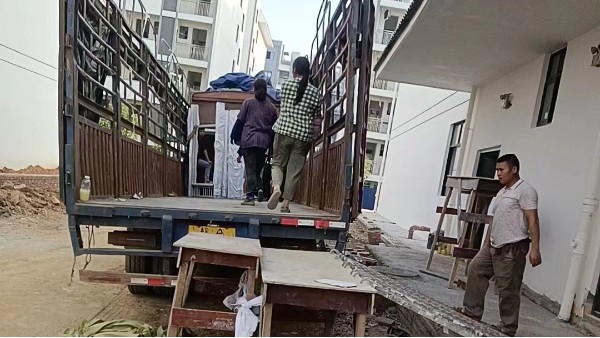 广西民族师范学院项目日常记录 | 师傅们把床架都安装好啦！