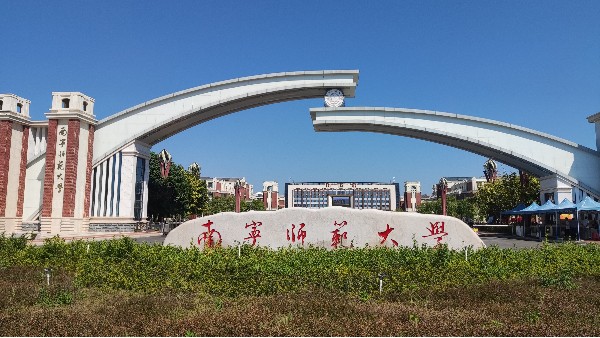 鸿凯家具 | 今天来看看00后的公寓床